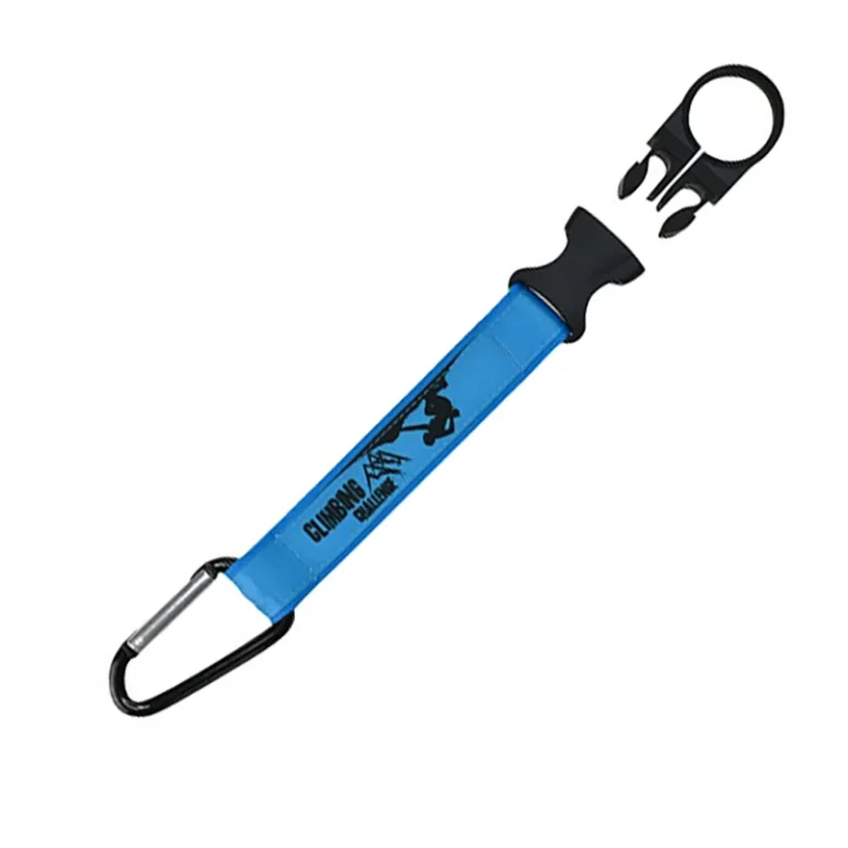 Lanyard mit Flaschenhalter. Entdecken Sie das praktische und stilvolle kurze Lanyard mit Flaschenhalterung und Karabinerhaken von IgelShop. Ideal für Festivals, Sportveranstaltungen, Firmenevents und den täglichen Gebrauch, bietet diese Lanyard eine hervorragende Möglichkeit, Ihre Marke sichtbar und zugänglich zu machen.