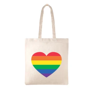 Baumwolltasche mit Digitaldruck Pride Month. Mit der Pride Baumwolltasche von IgelShop tragen Sie und Ihre Kunden die Farben der Vielfalt stolz durch die Stadt. Diese Taschen sind ein lebhaftes Symbol für Inklusion und die Unterstützung der LGBTQ+-Gemeinschaft.